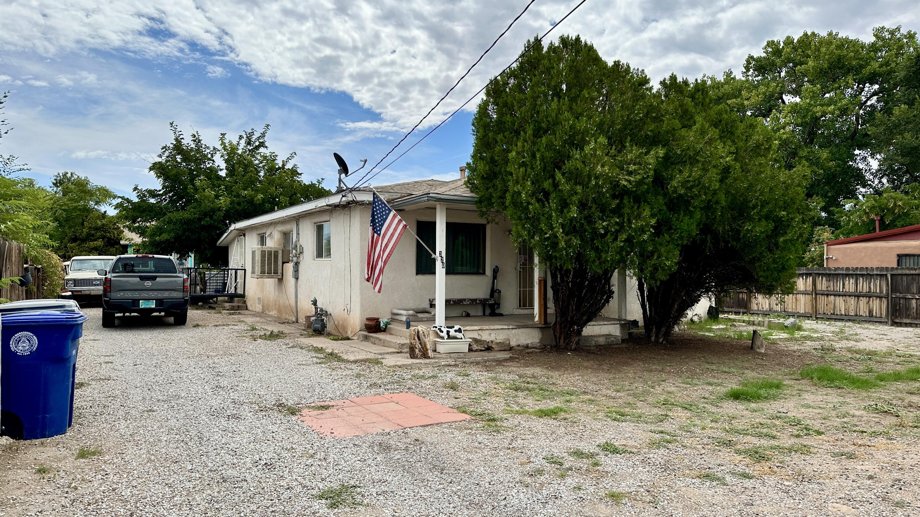 320 MONTOYA Street, Albuquerque NM 87104