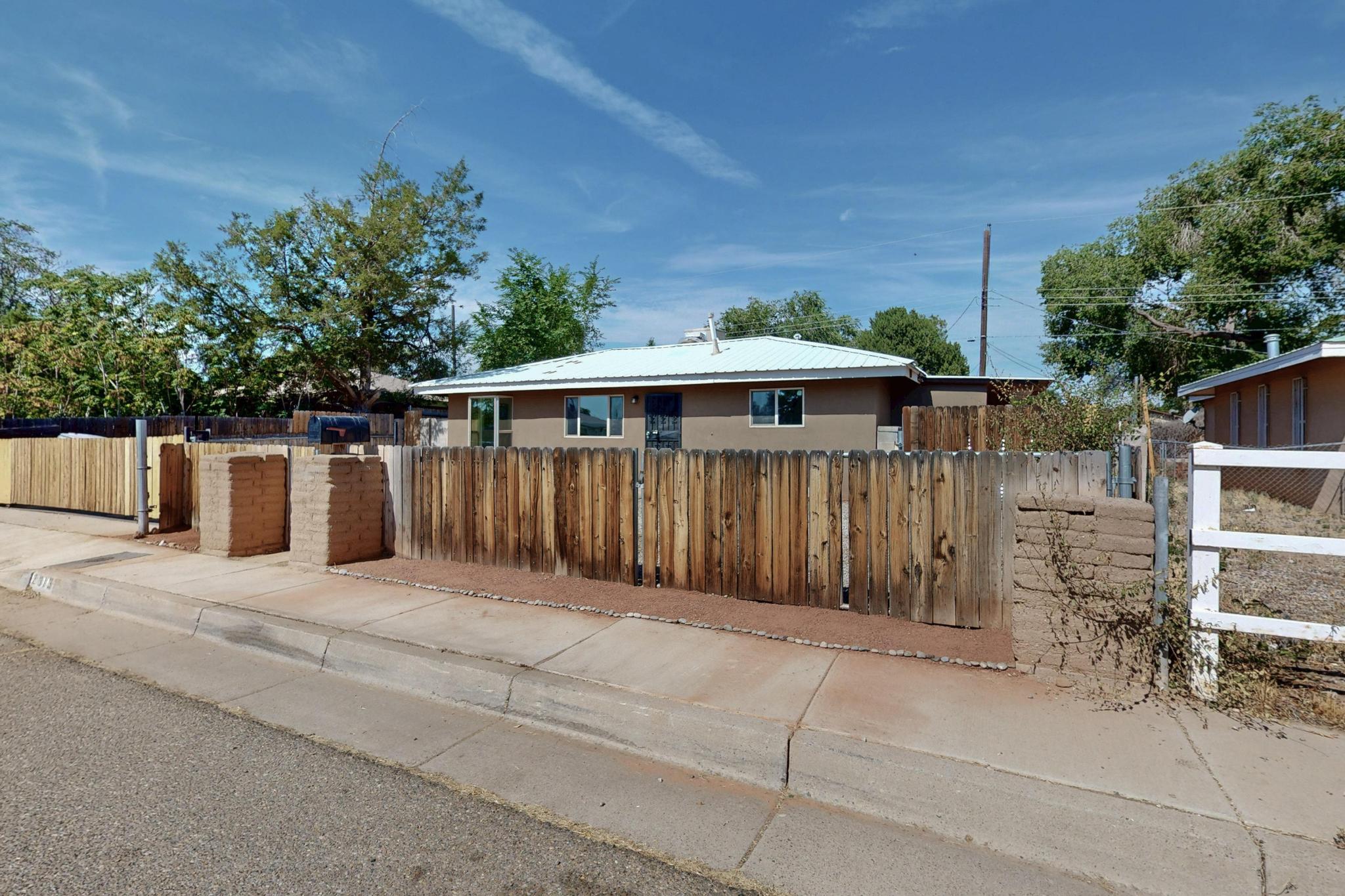 2913 8TH Street, Albuquerque NM 87107
