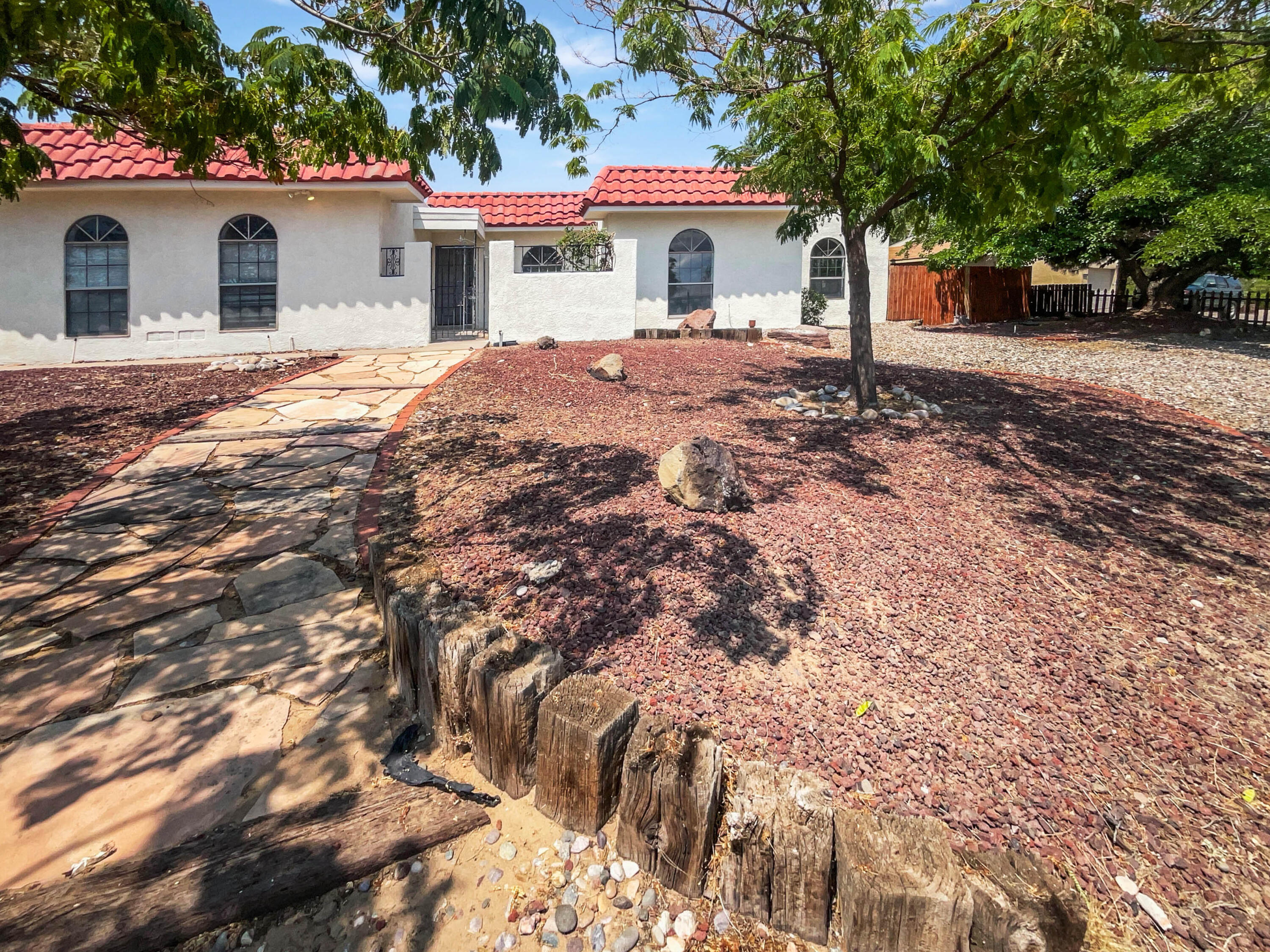 802 PINETREE Road, Rio Rancho NM 87124