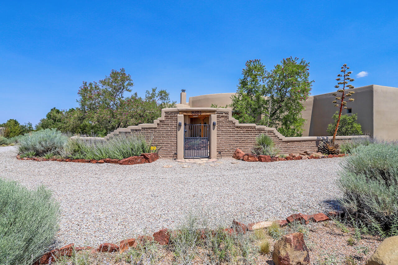 8221 San Diego Avenue, Albuquerque NM 87122