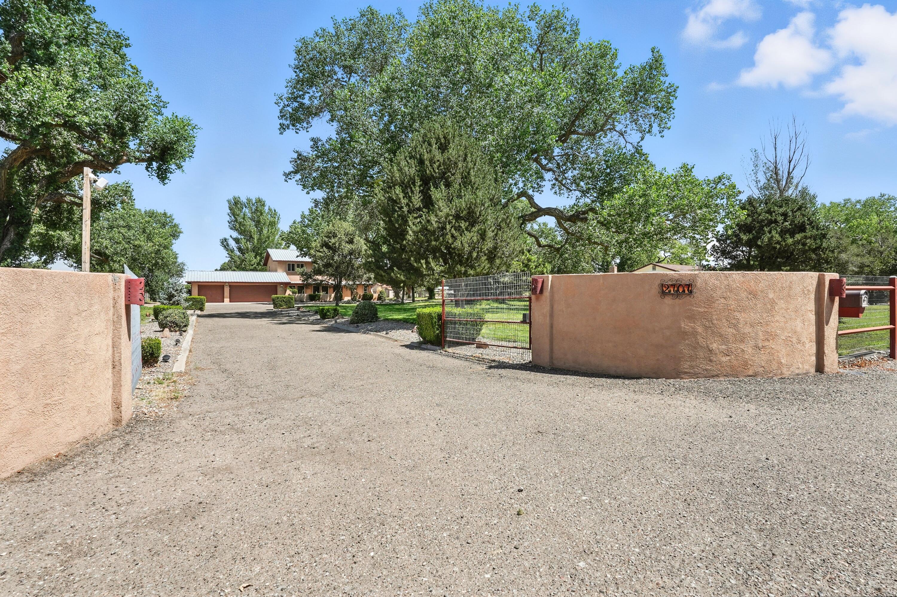 2707 Garner Road, Albuquerque NM 87105