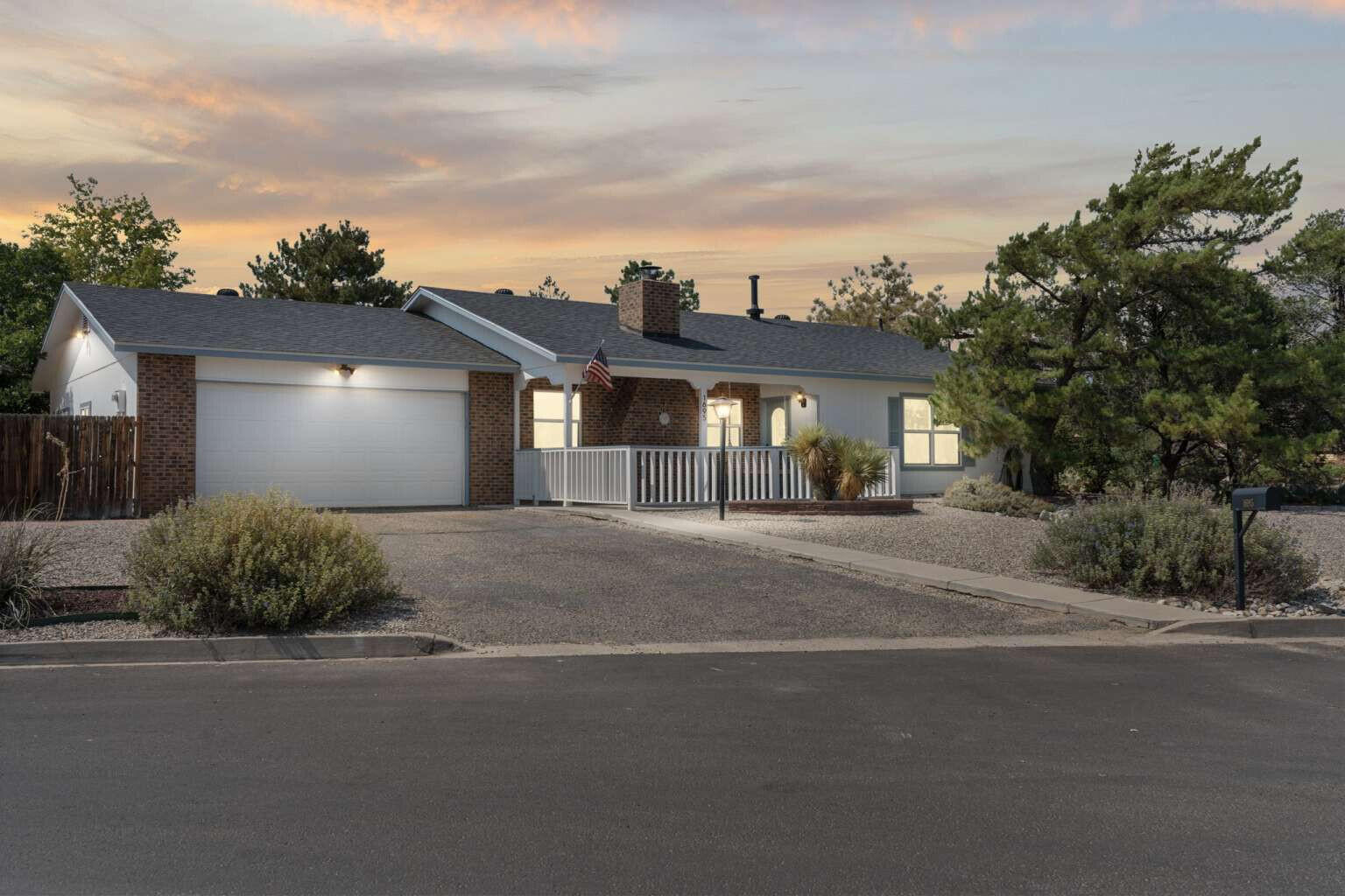 1695 DOMAIN Loop, Rio Rancho NM 87124