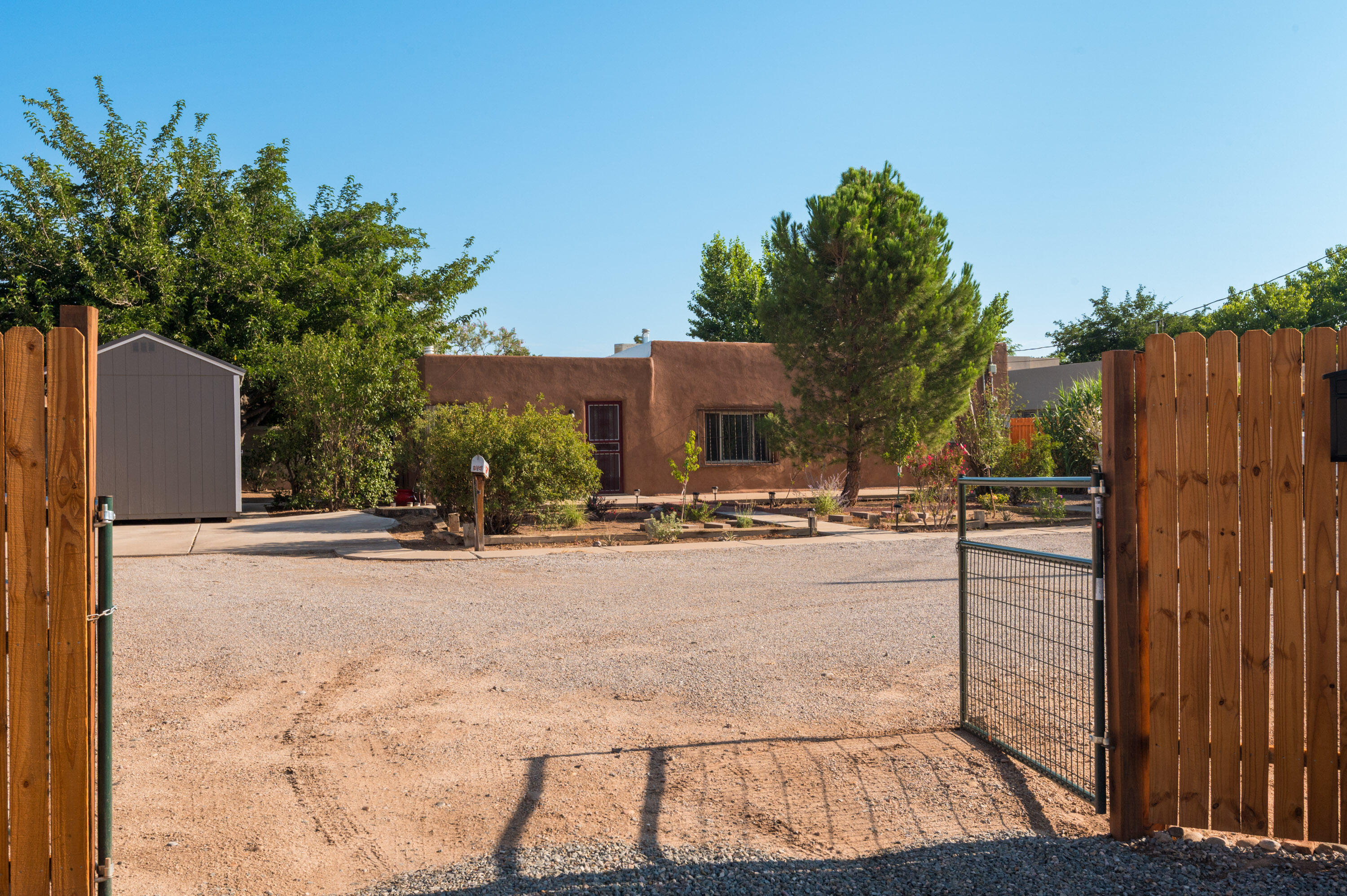 2203 CANDELARIA Road, Albuquerque NM 87107