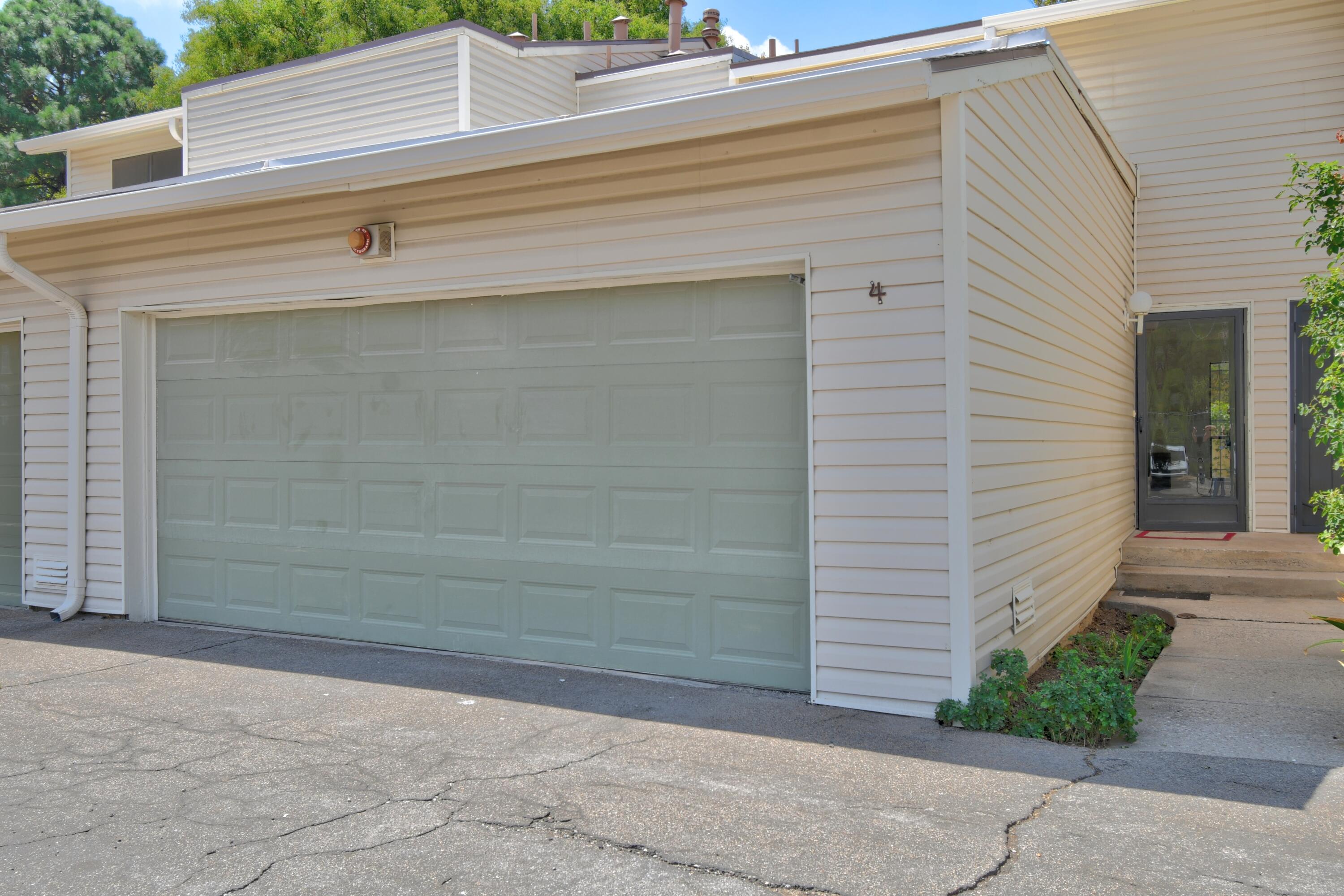 4 WESTLAKE Drive, Albuquerque NM 87112