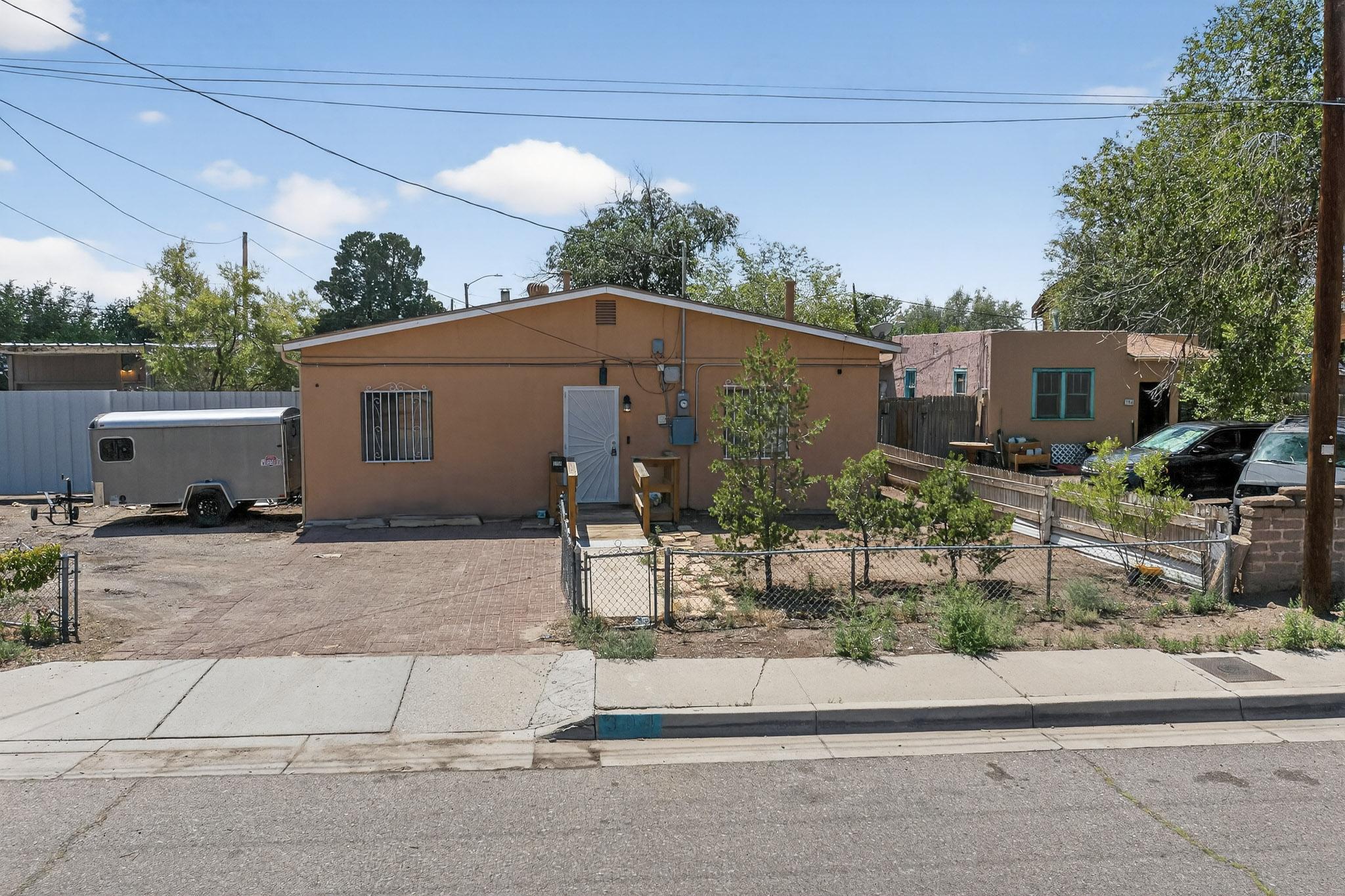 304 MESCALERO Road, Albuquerque NM 87107