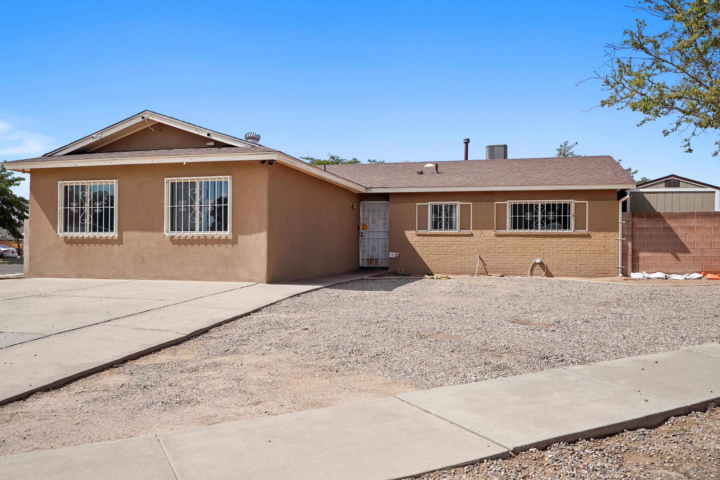 8600 KIMELA Court, Albuquerque NM 87121