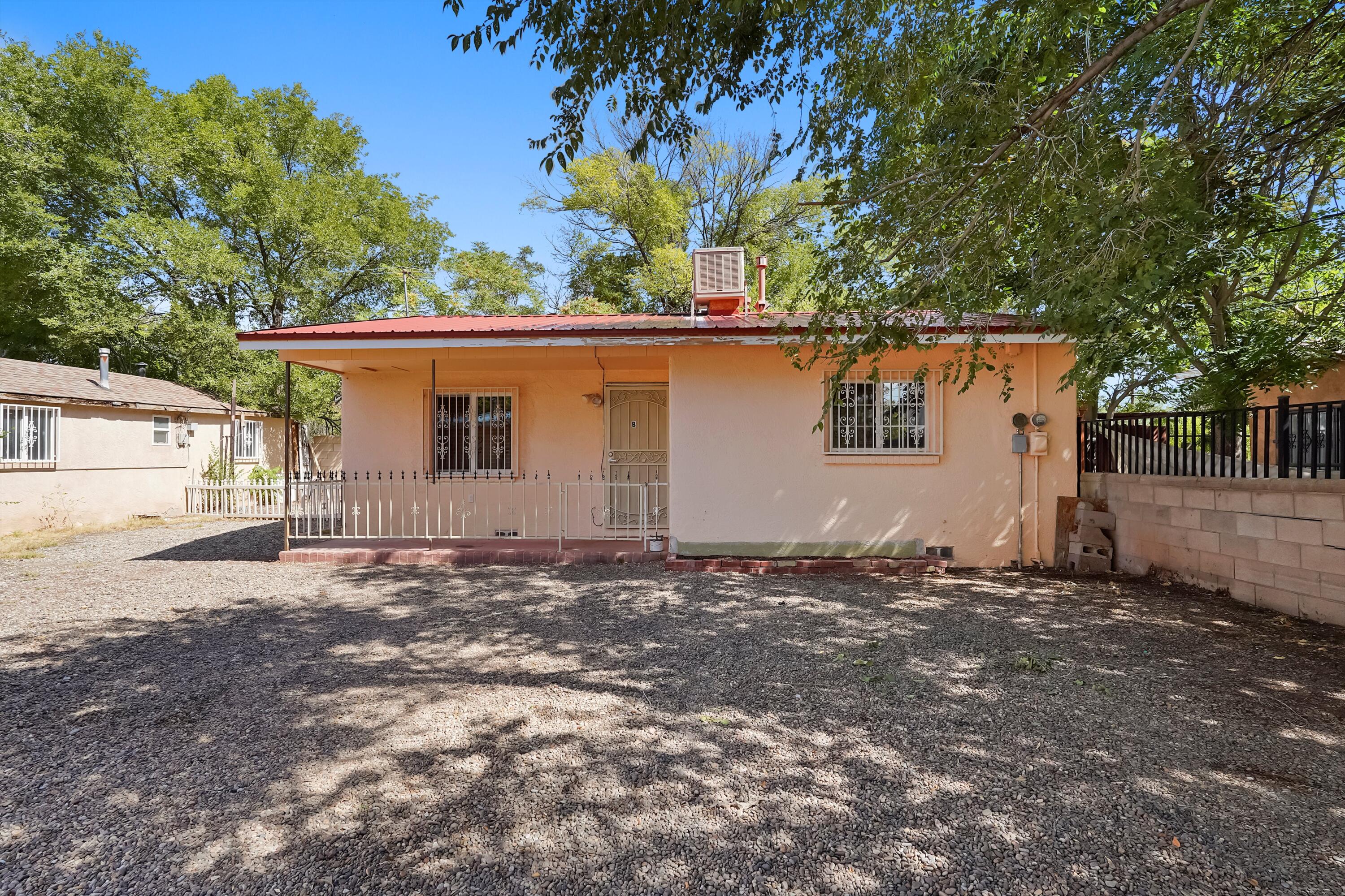 1347 YOUNG Avenue, Albuquerque NM 87105