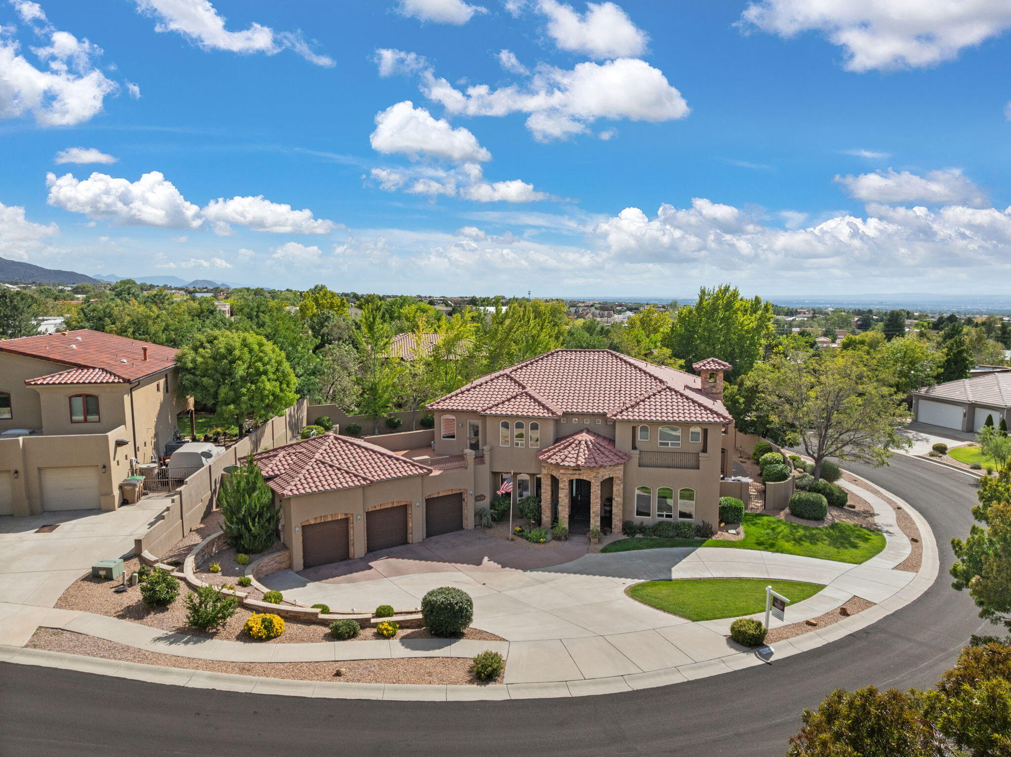8614 ROYAL GLO Drive, Albuquerque NM 87122