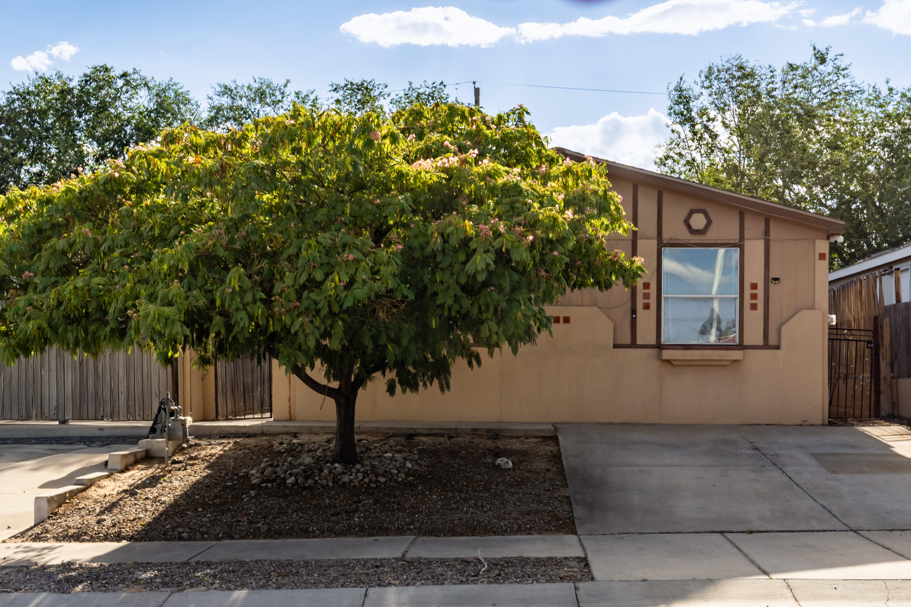 209 WESTCOURT Place, Albuquerque NM 87105