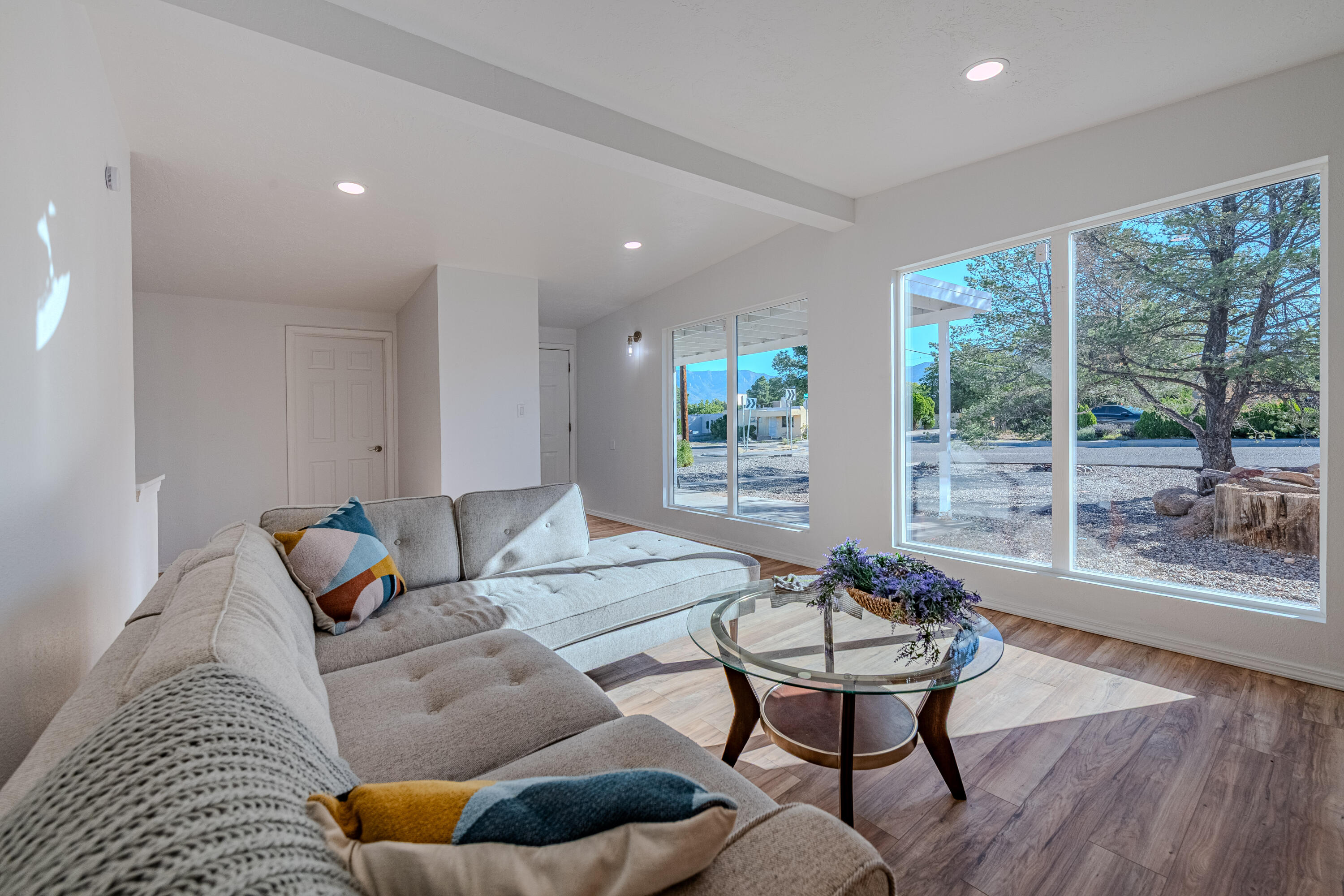 645 GROVE Street, Albuquerque NM 87108