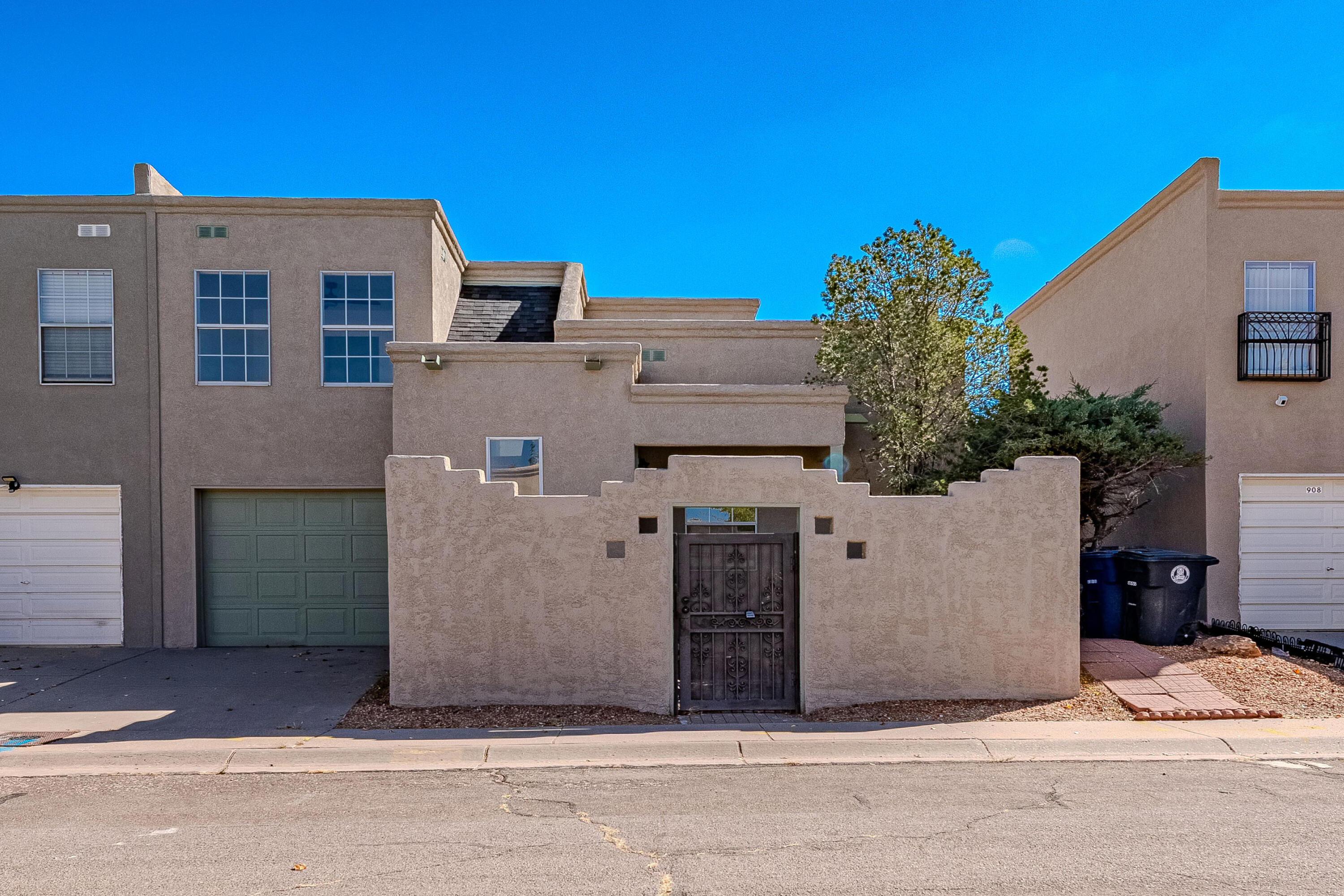 912 KNOX Court, Albuquerque NM 87123