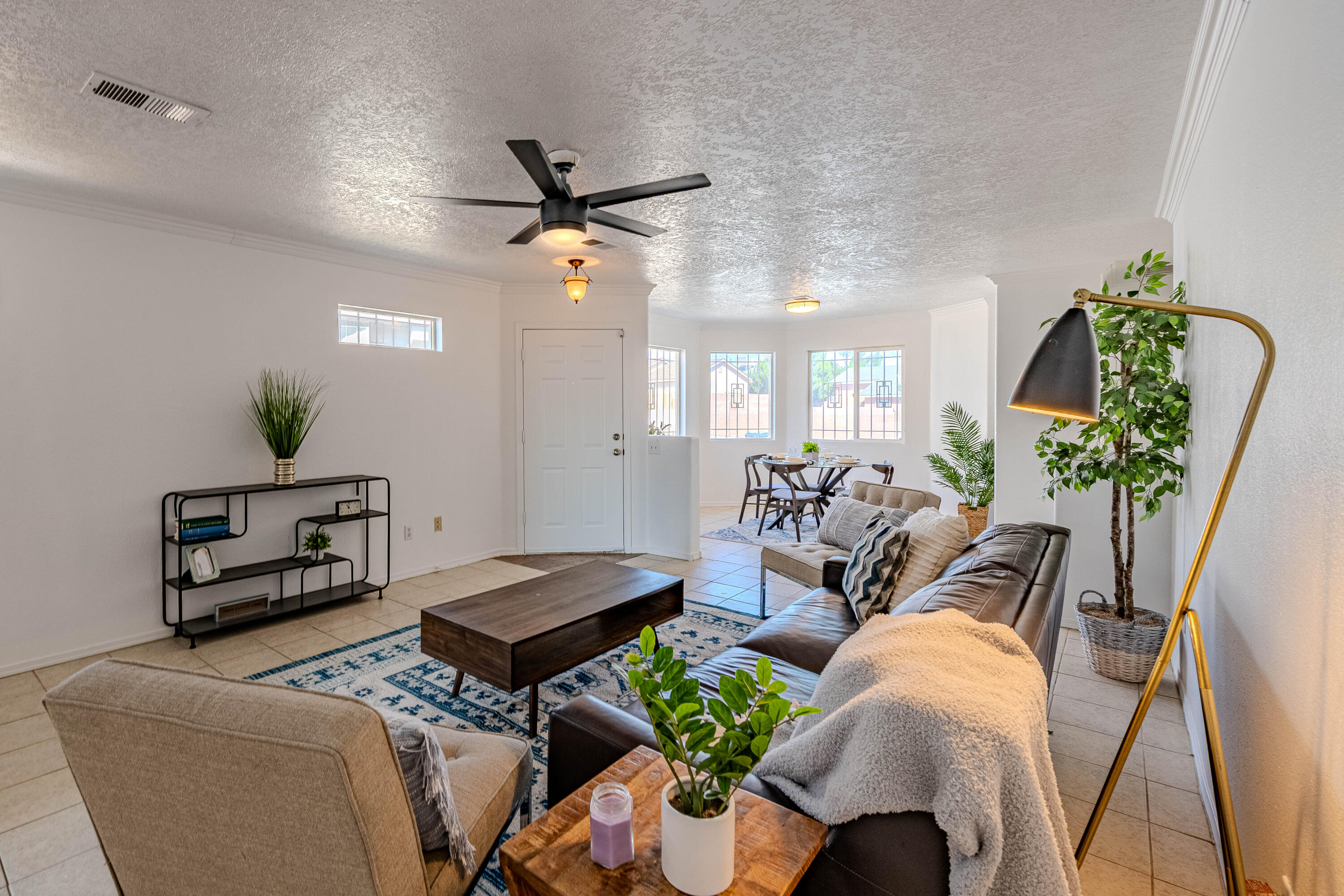 8900 LA VIDA Lane, Albuquerque NM 87121