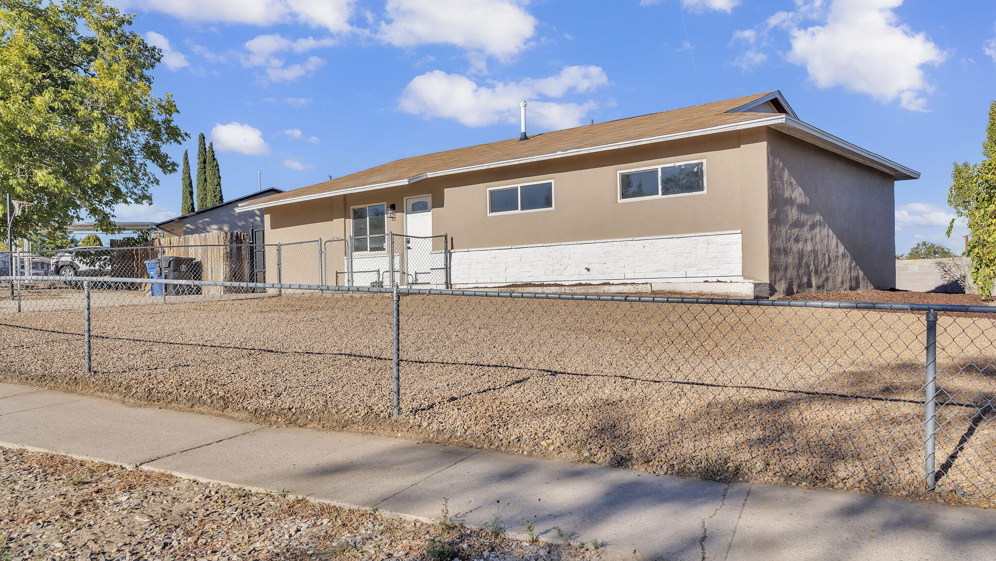 1146 Tomas Street, Albuquerque NM 87121