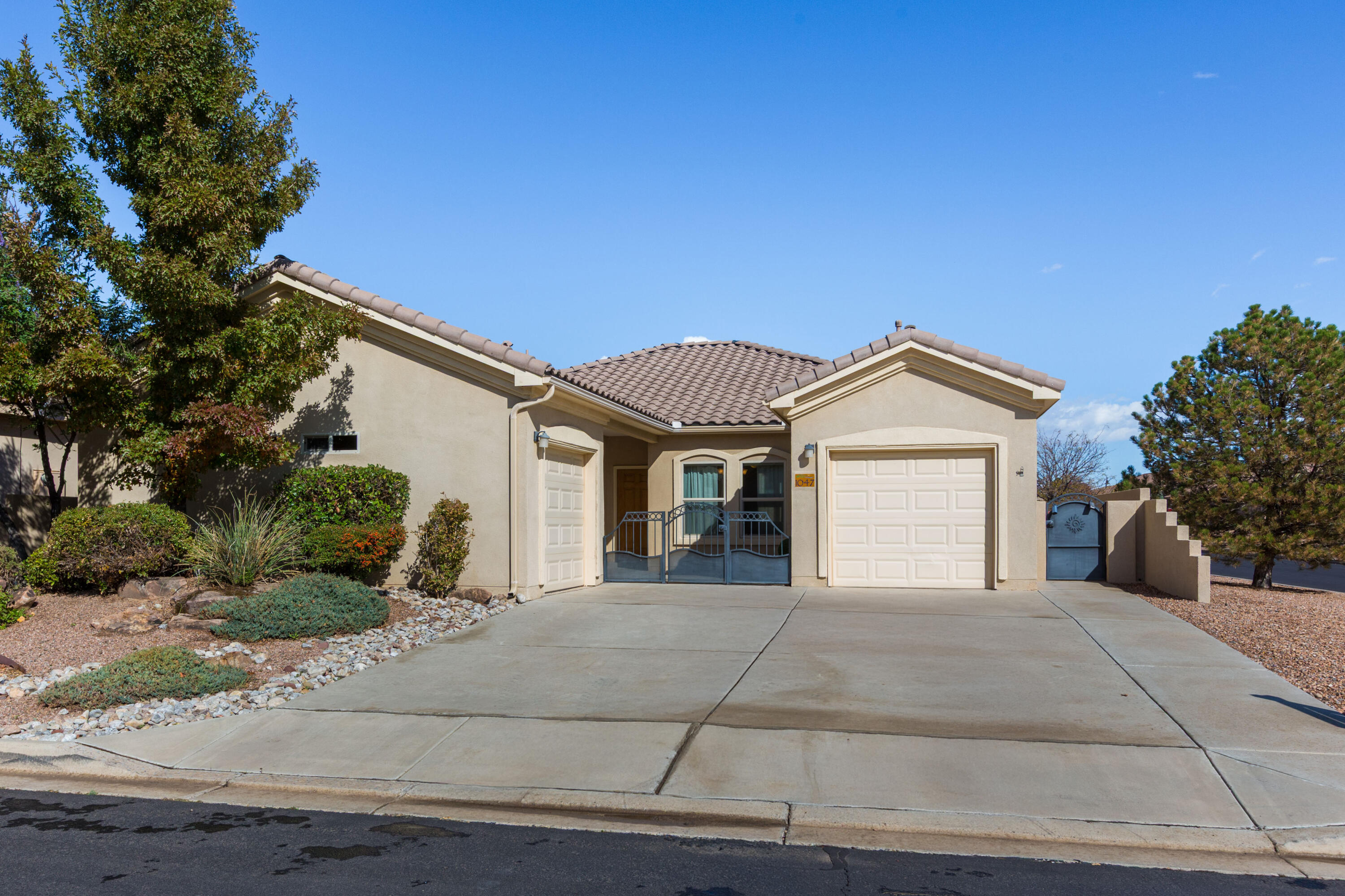 1047 Prairie Zinnia Drive, Bernalillo NM 87004