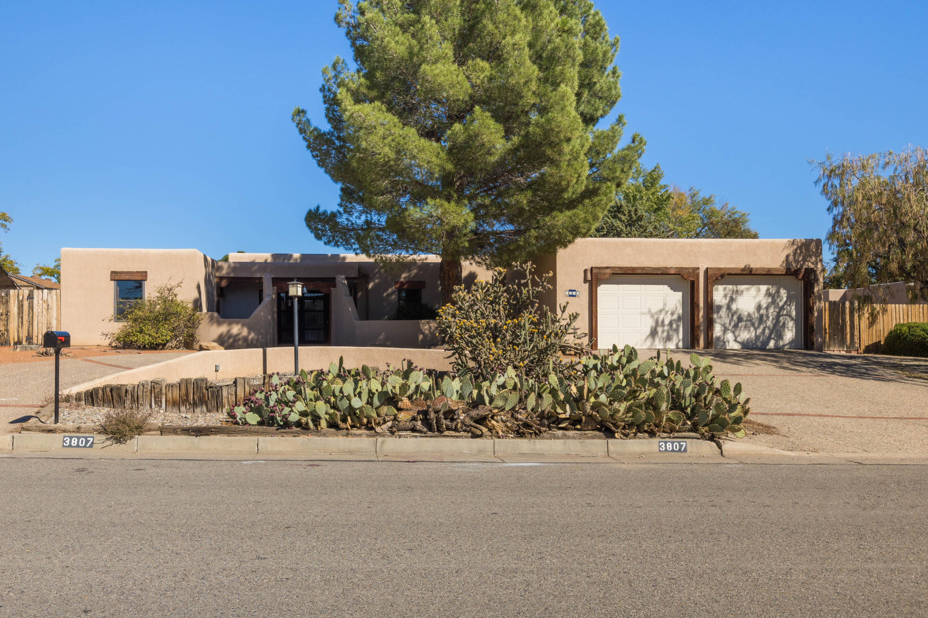 3807 Oakmount Drive, Rio Rancho NM 87124