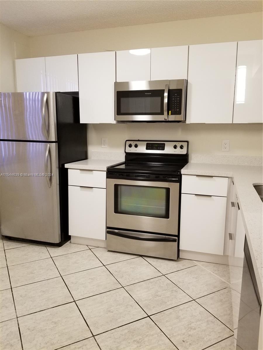 1721 Whitehall Dr Unit 402, Davie FL 33324