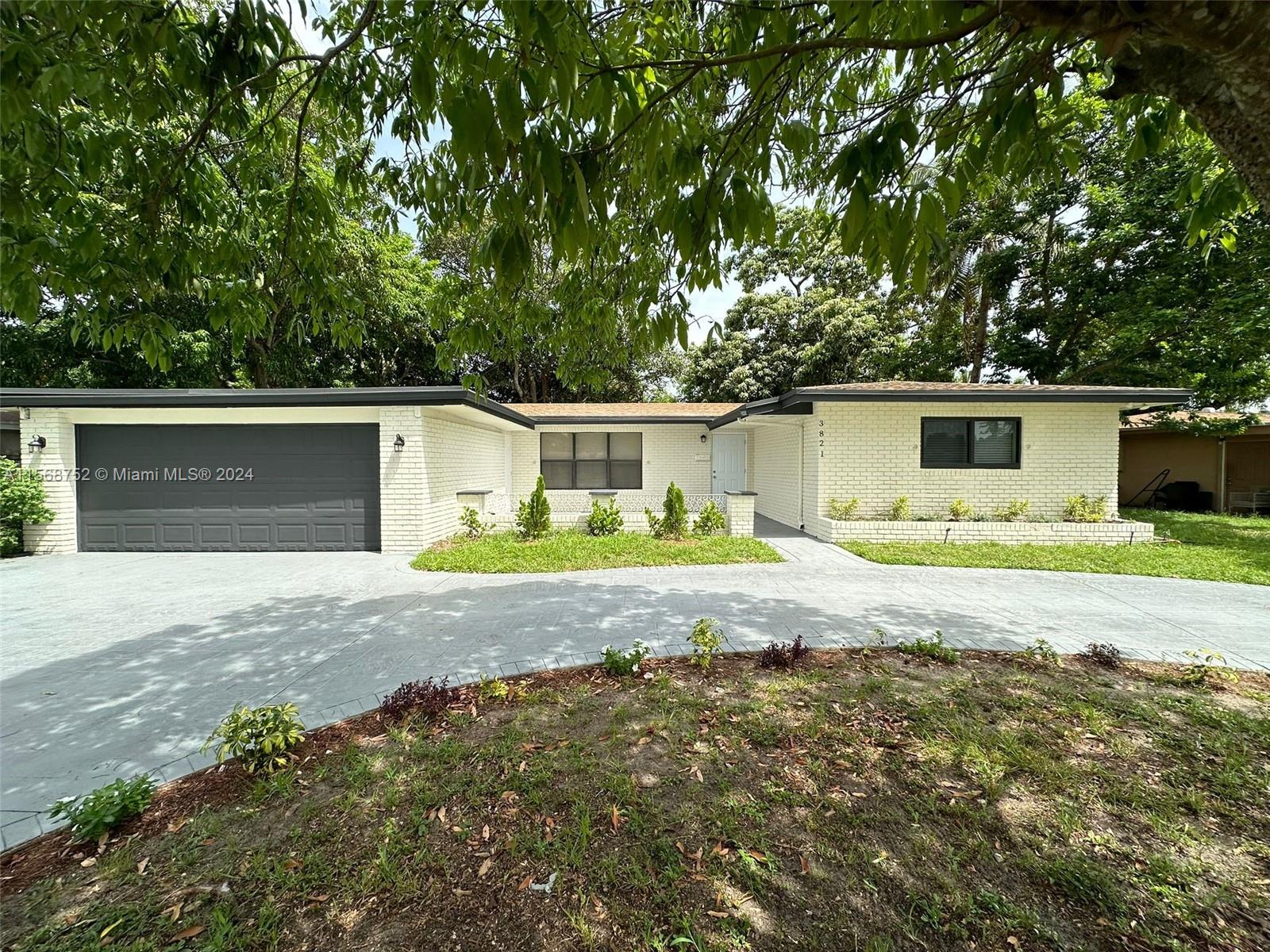 3821 SW 10th St, Fort Lauderdale FL 33312