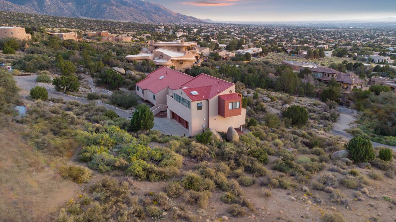 55 ROCK POINT Place, Albuquerque NM 87122