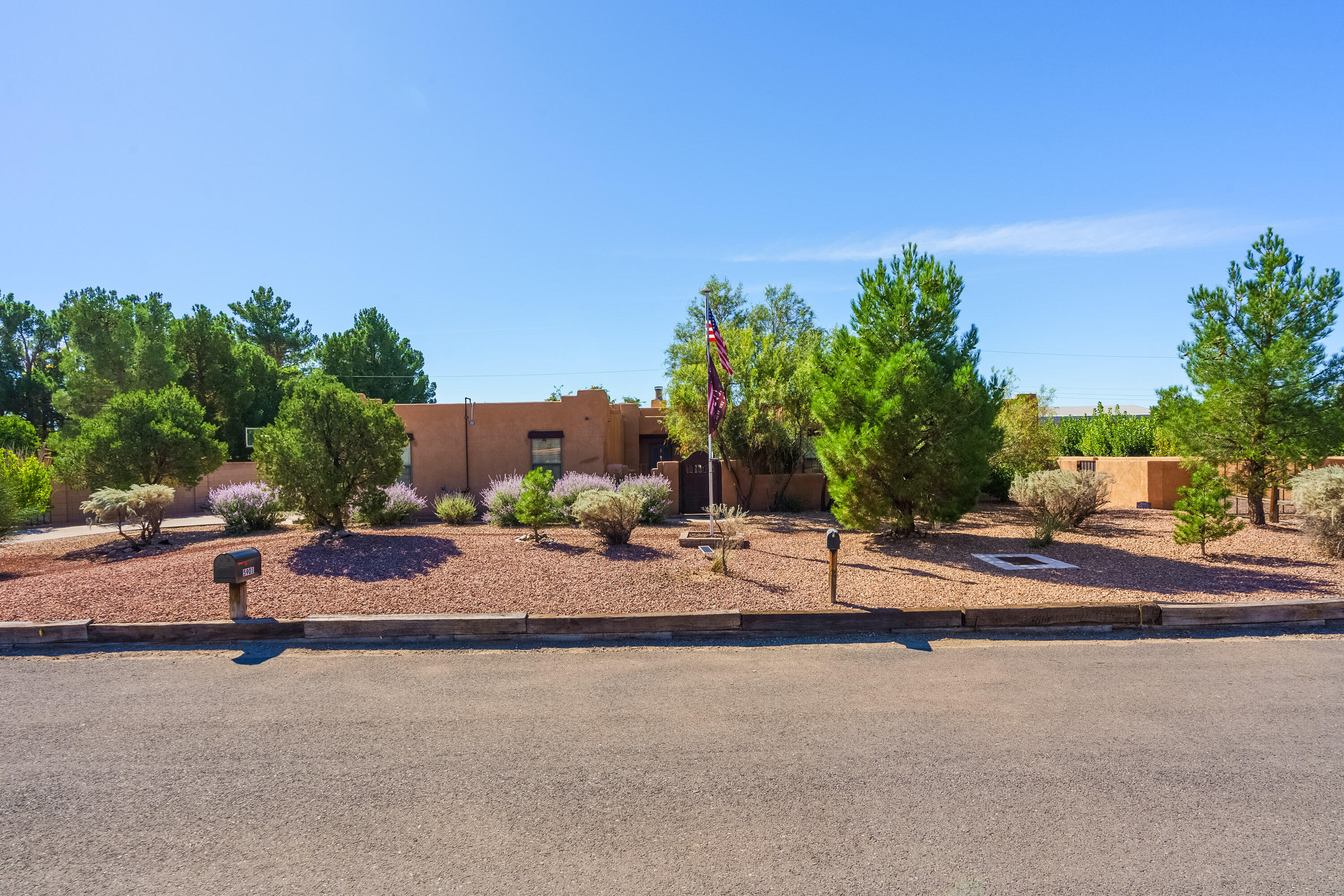 5900 JONES Place, Albuquerque NM 87120