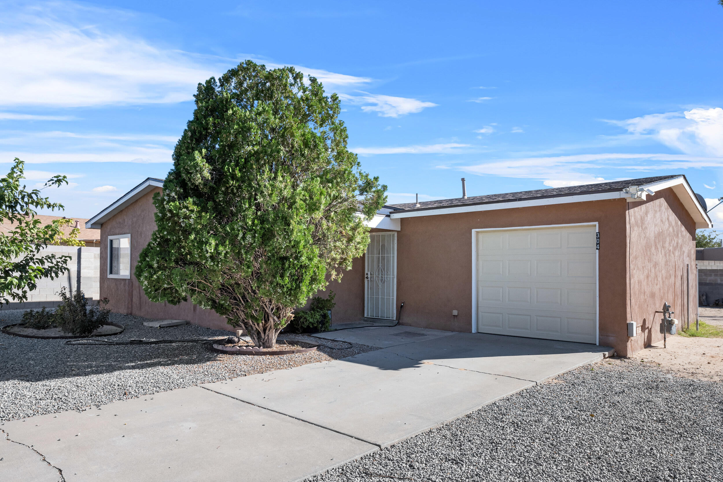 304 NEAL Lane, Albuquerque NM 87121