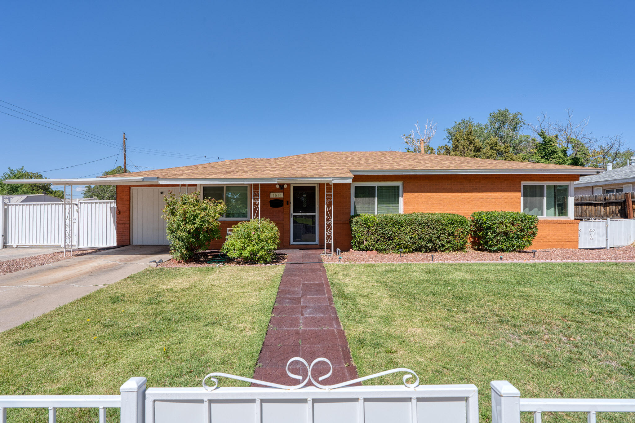 7611 APACHE Avenue, Albuquerque NM 87110