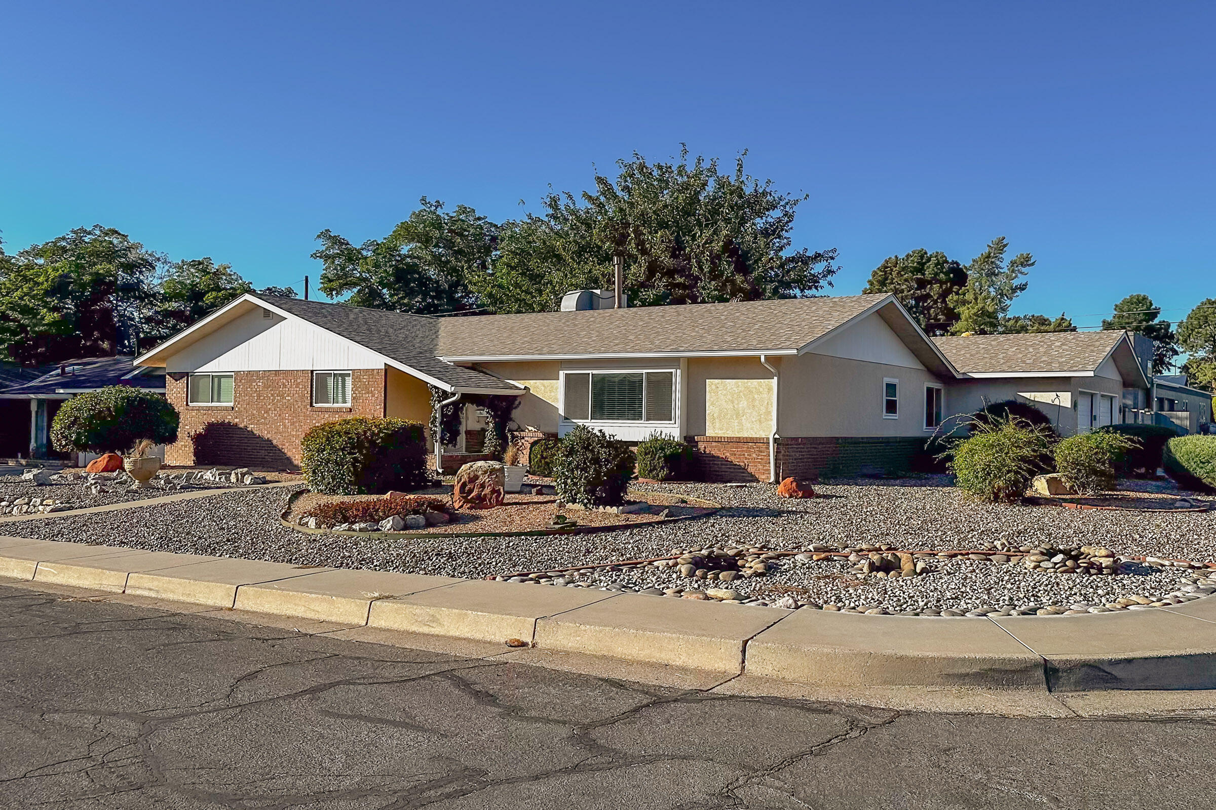 7713 Mountain Road, Albuquerque NM 87110