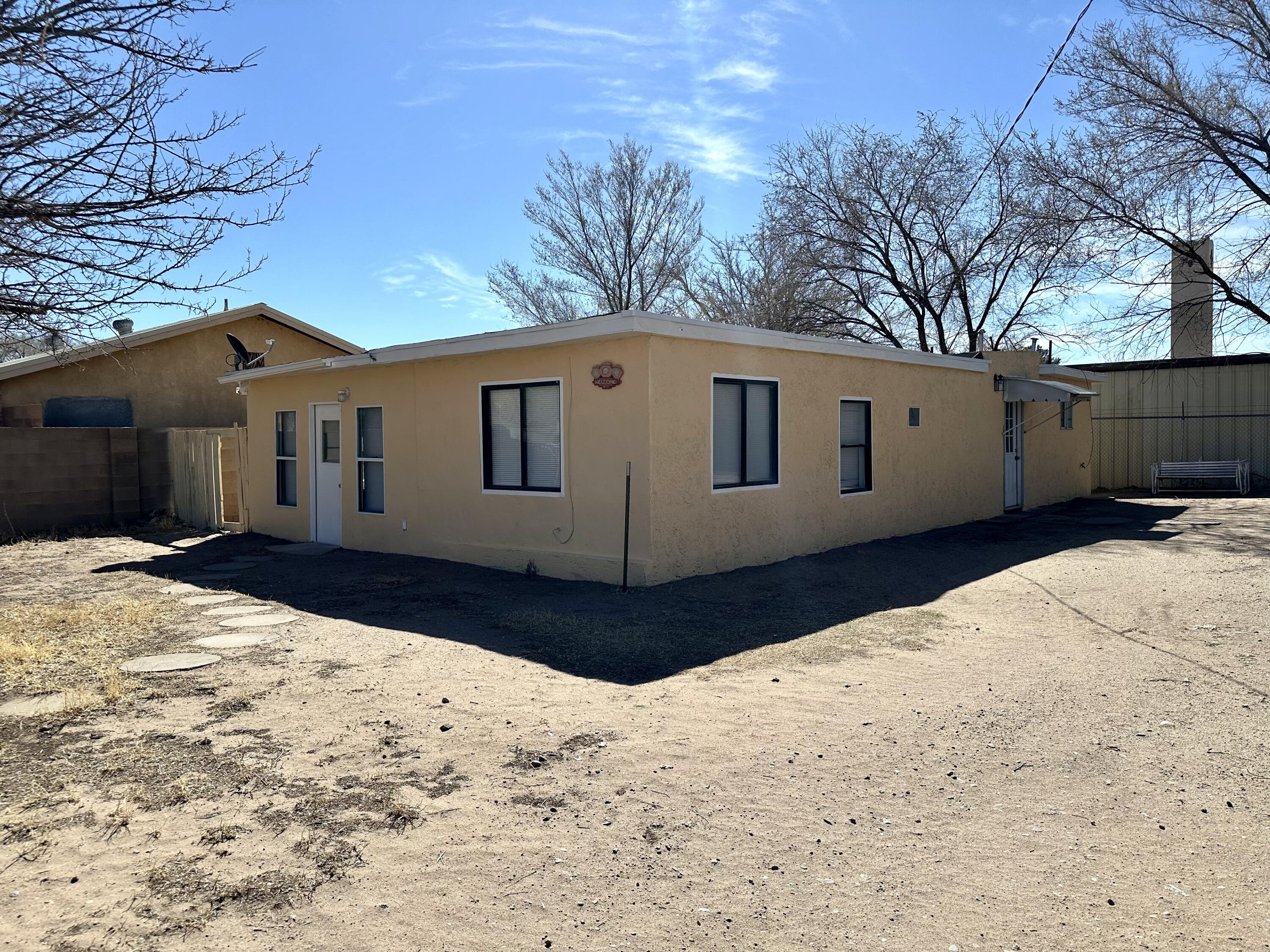 1500 Barcelona Road, Albuquerque NM 87105