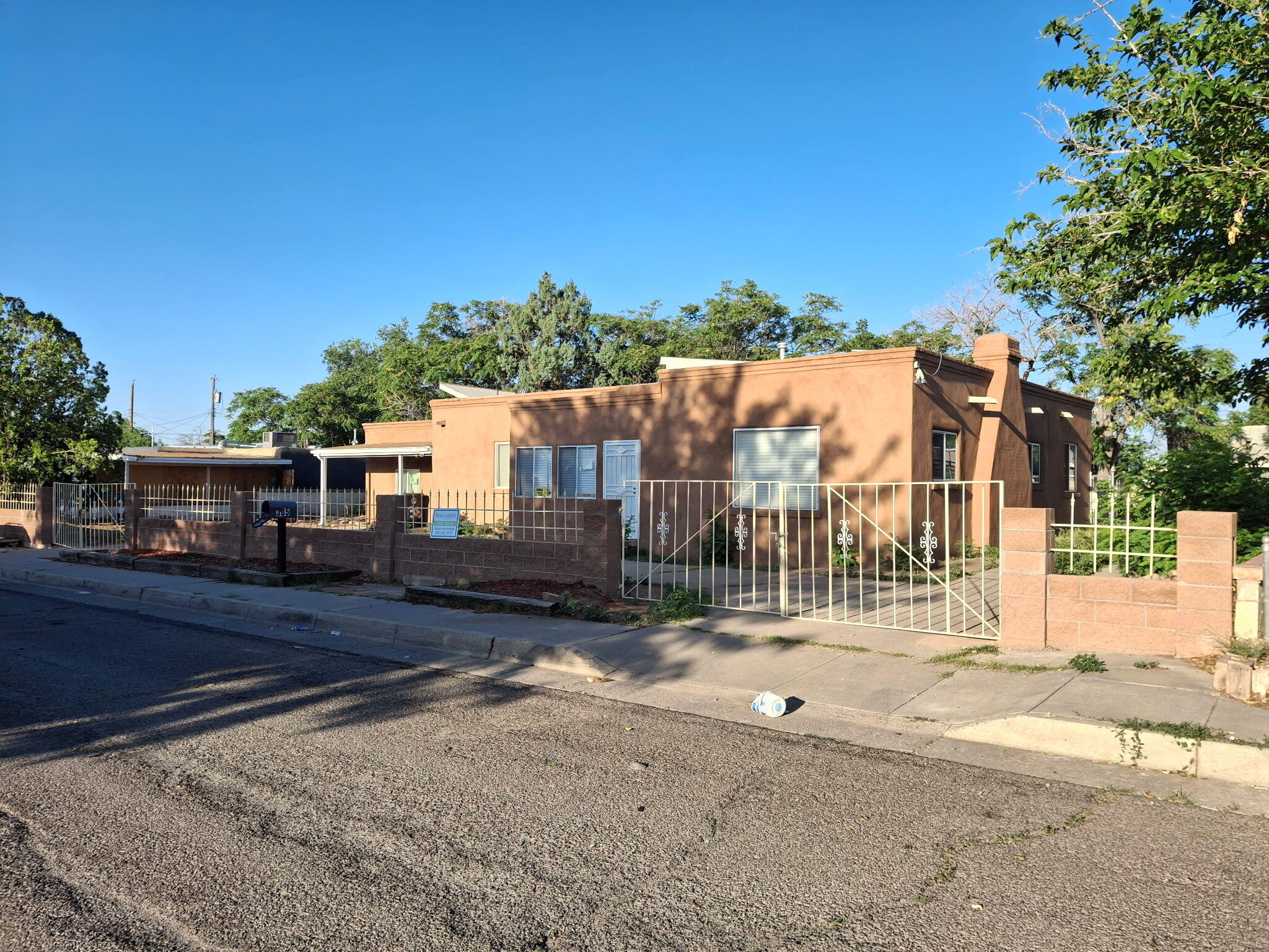305 56TH Street, Albuquerque NM 87121