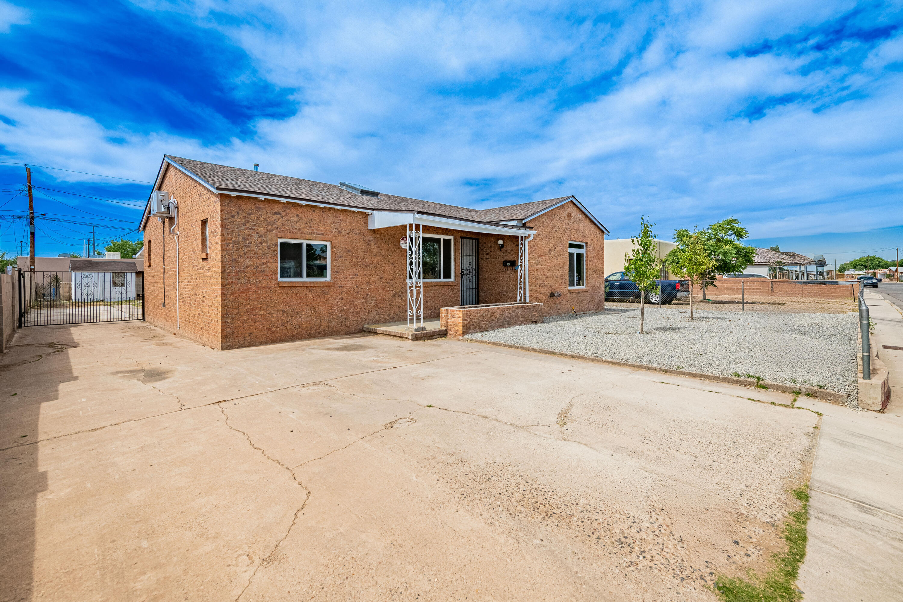 2428 FLORAL Road, Albuquerque NM 87104