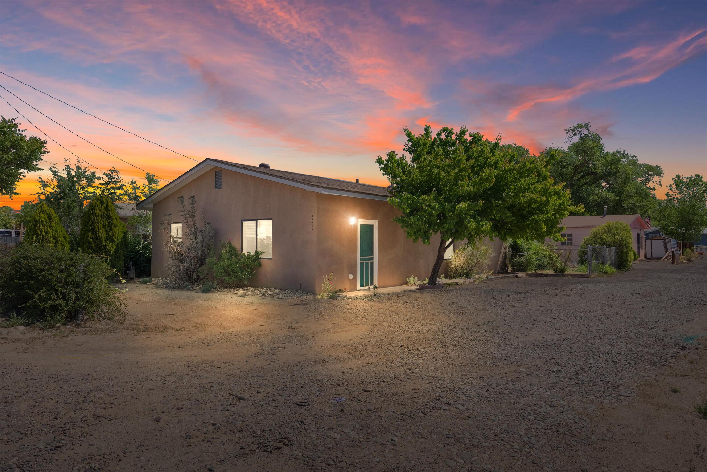 2012 FOOTHILL Drive, Albuquerque NM 87105