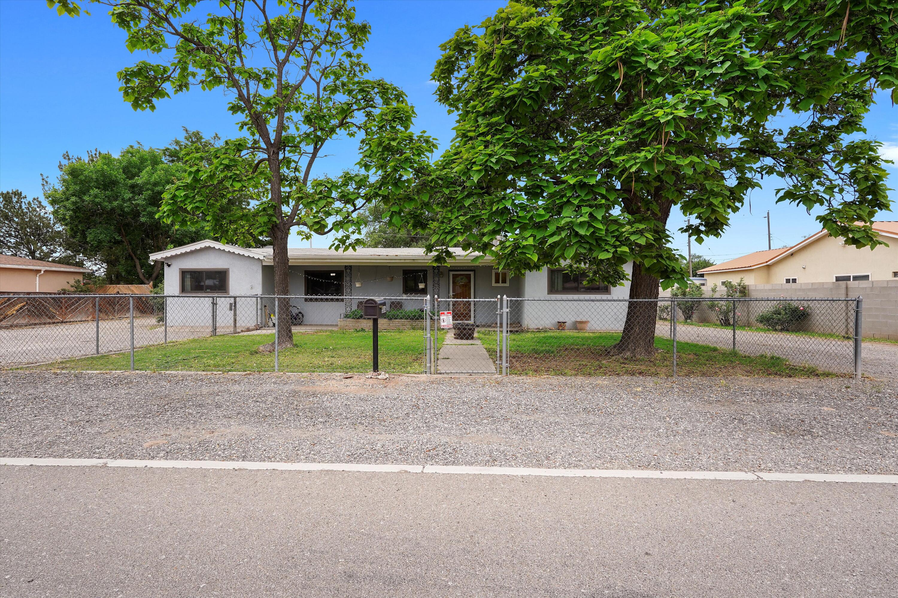 2836 LA FONDA Drive, Albuquerque NM 87105