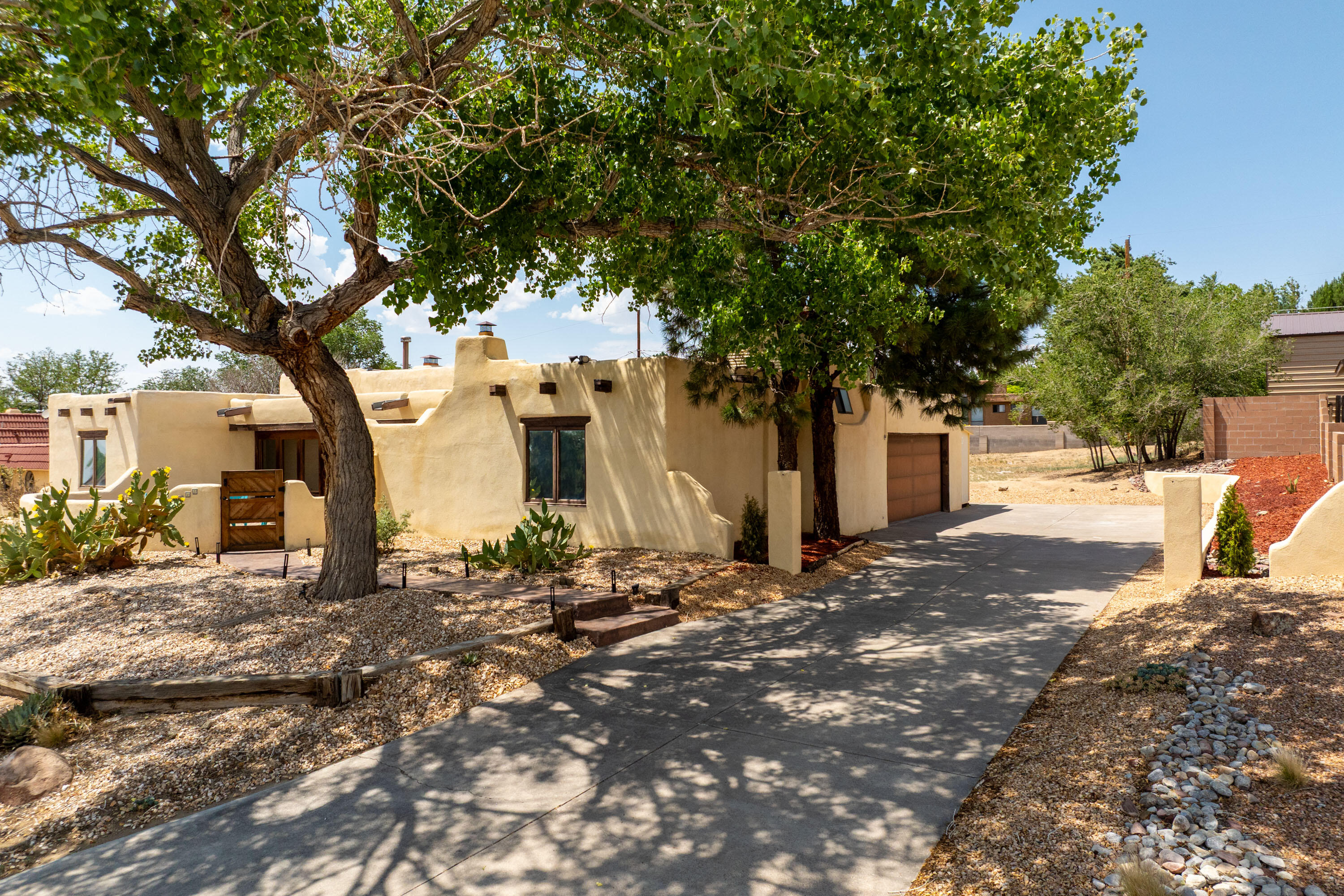 14015 SUNGLOW Road, Albuquerque NM 87123