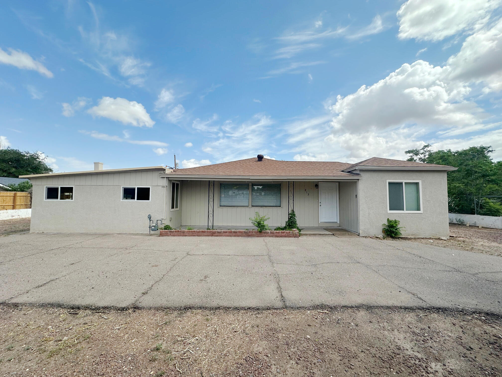 213 GREEN VALLEY Road, Los Ranchos NM 87107