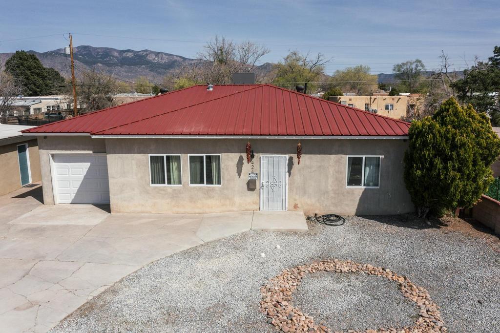424 GENERAL HODGES Street, Albuquerque NM 87123