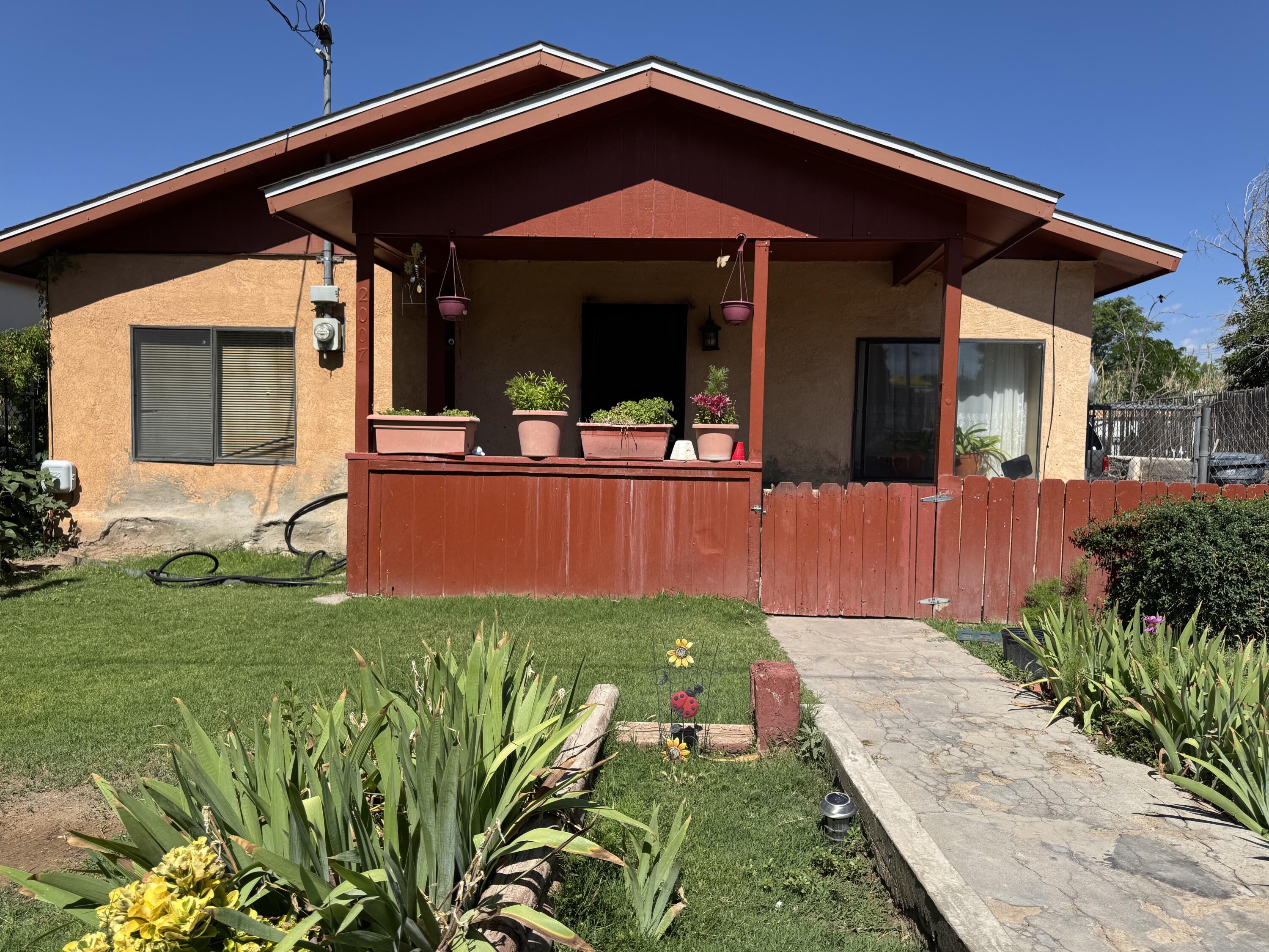 2007 HINKLE Street, Albuquerque NM 87102