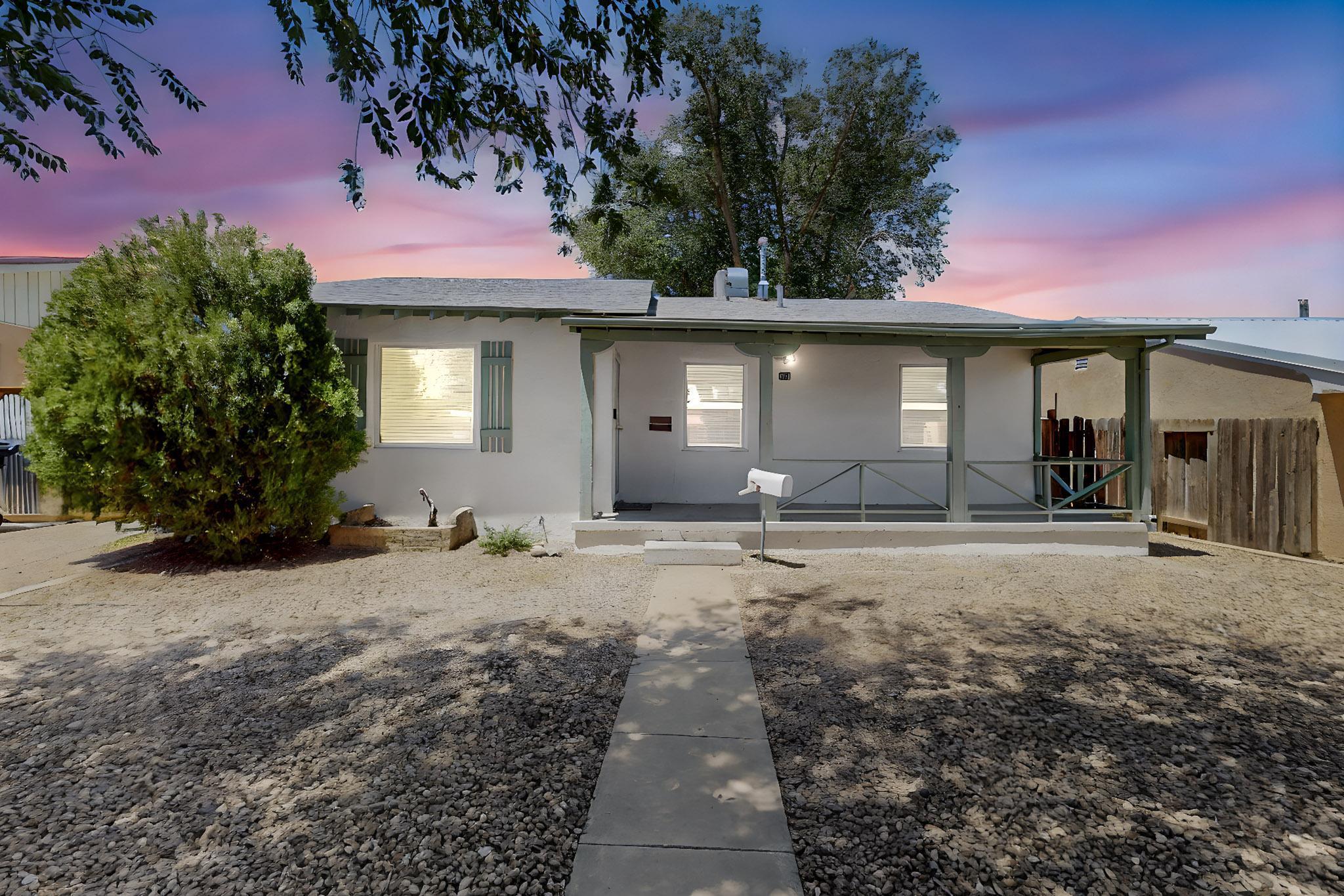 809 PALOMAS Drive, Albuquerque NM 87108