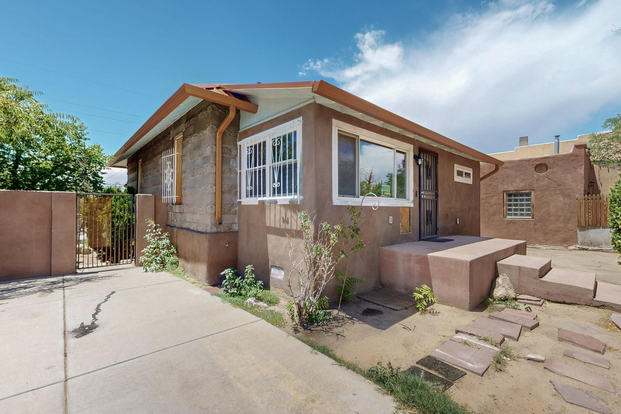 907 Edith Boulevard, Albuquerque NM 87102