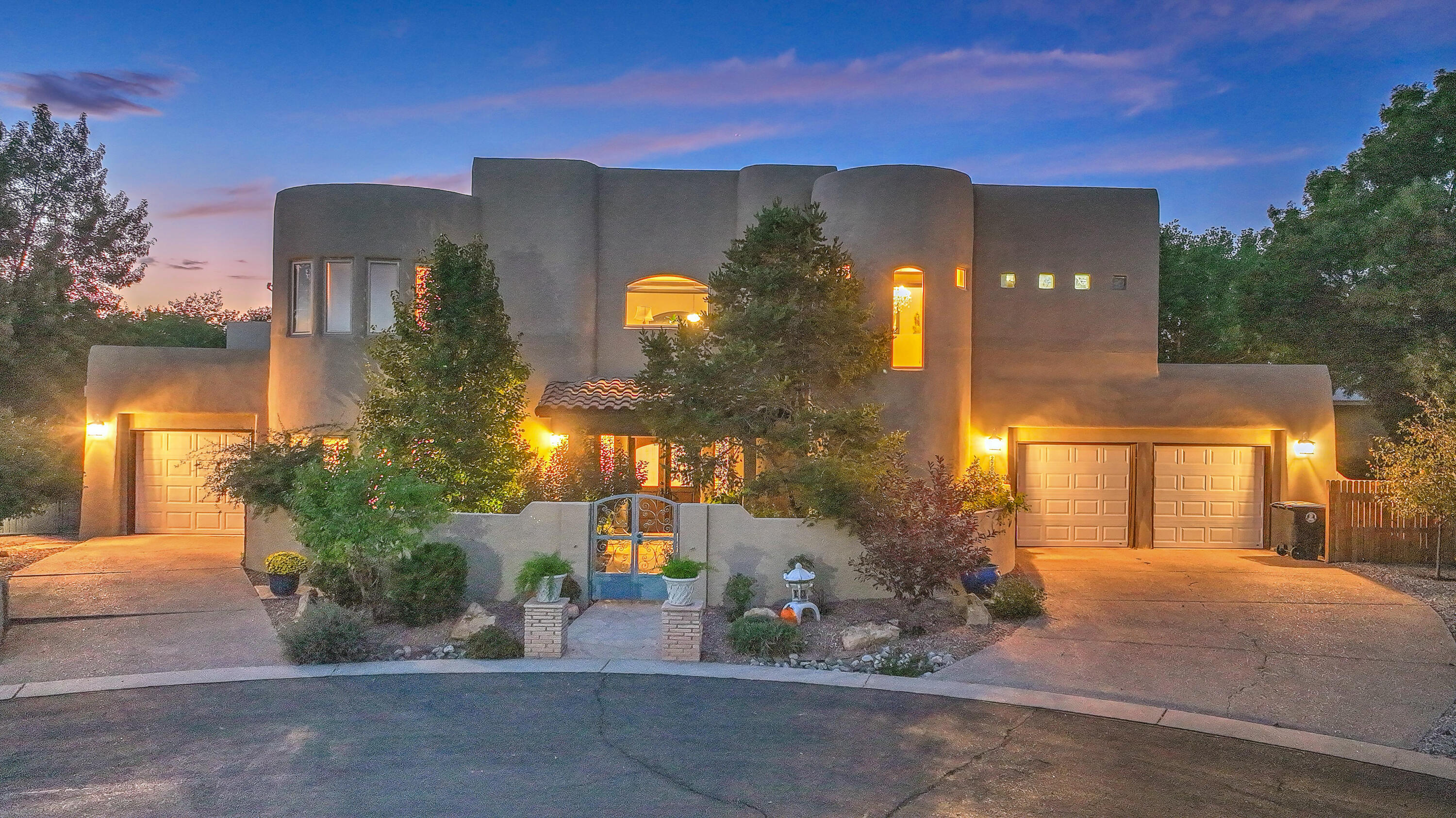 2705 RINCON DEL RIO Court, Albuquerque NM 87107