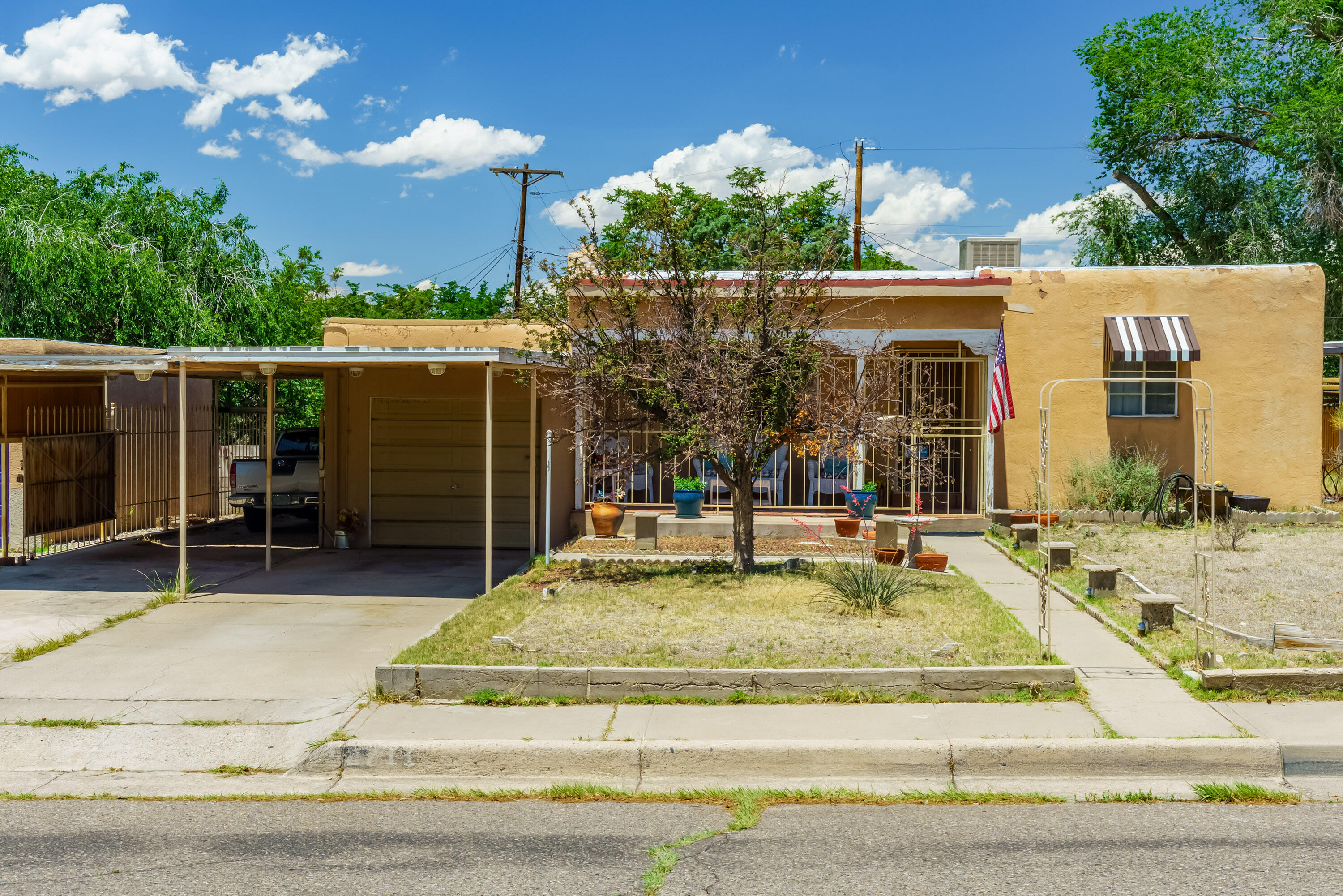 2711 SAN JOAQUIN Avenue, Albuquerque NM 87106